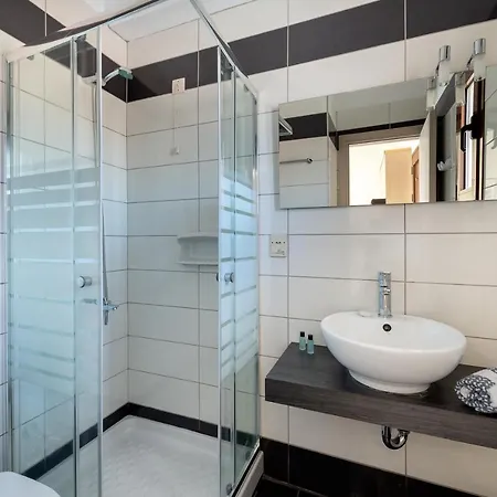 Byron 아르고스톨리온