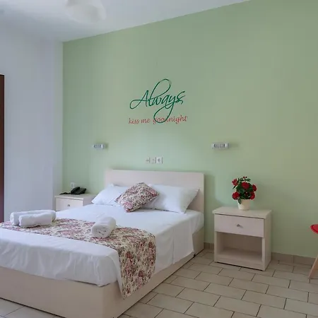 Byron Ξενοδοχείο με διαμερίσματα 2*